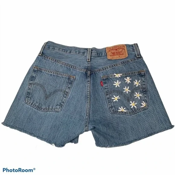 Levi s Shorts Levis 5 Hand Embroidered Shorts Daisy Unisex 30 Size 8 Y2k 100 Cotton Poshmark